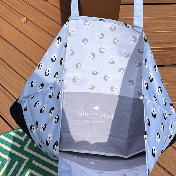 New Kate Spade ♠️ Tote with handles. Functional and beautiful - Picture 7 of 10